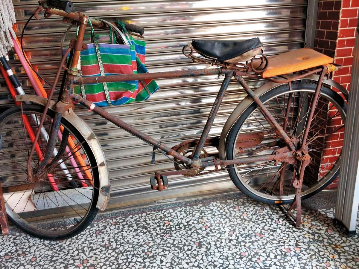 侯友宜父親當年在菜市場賣豬，用來載豬肉的腳踏車。