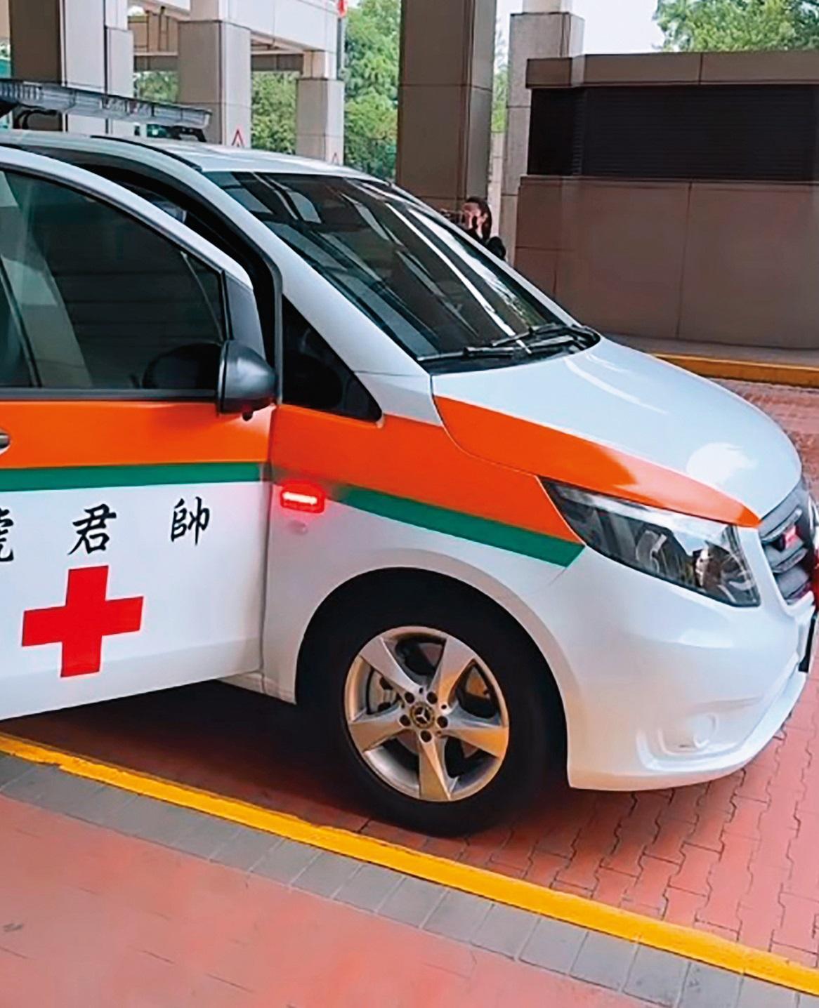 錢帥君曾捐贈賓士救護車給台大醫院，命名「帥君號」。（翻攝自錢帥君IG）