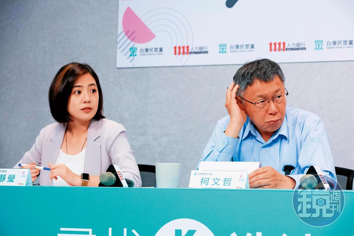 蓓蓓找前台北市長柯文哲（右）的愛將、議員黃瀞瑩（左）協調違建緩拆。（圖／鏡週刊提供）