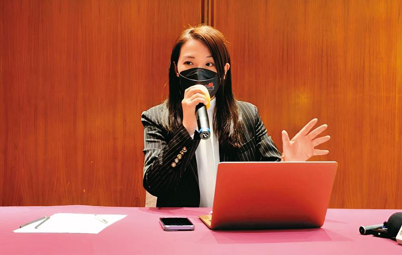 新竹市長高虹安在立委任內涉詐助理費46萬元，14日遭台北地檢署起訴，她立即開記者會澄清，引起外界矚目。（翻攝高虹安臉書直播）