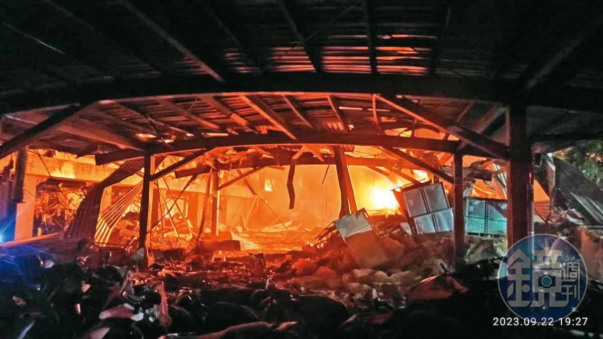 &nbsp;屏東明揚工廠爆炸大火釀嚴重死傷、4名消防員殉職，引發全國關注與討論。（圖／讀者提供）